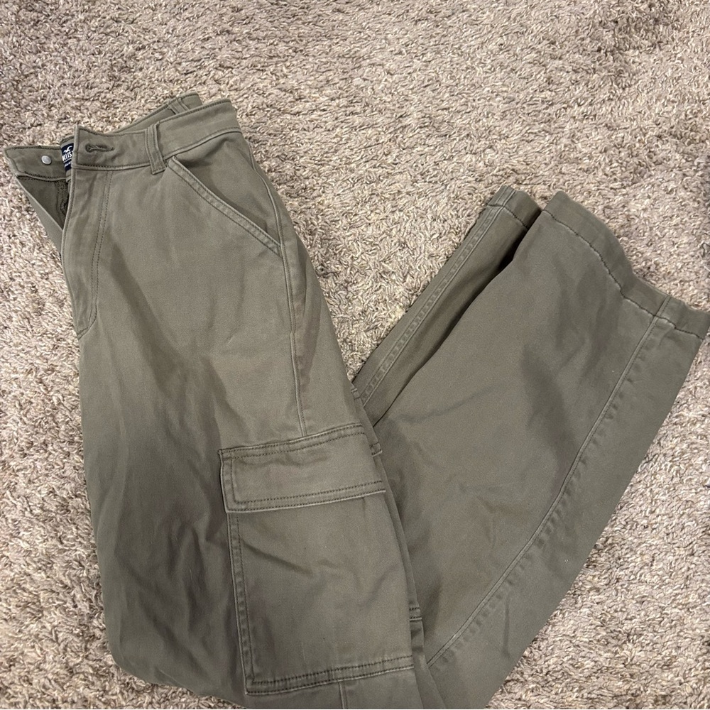 Hollister Cargos
